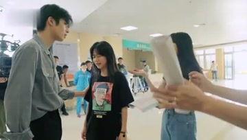 娱乐吃瓜记者,吃瓜记者带你探秘明星幕后生活